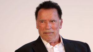 Arnold Schwarzenegger dice que votará por Harris