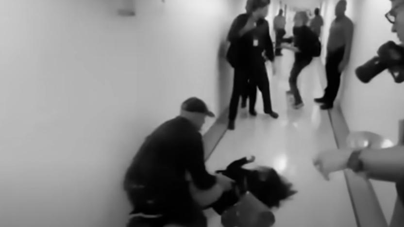 Agresión de agentes del ICE a una inmigrante ecuatoriana en corte de Nueva York