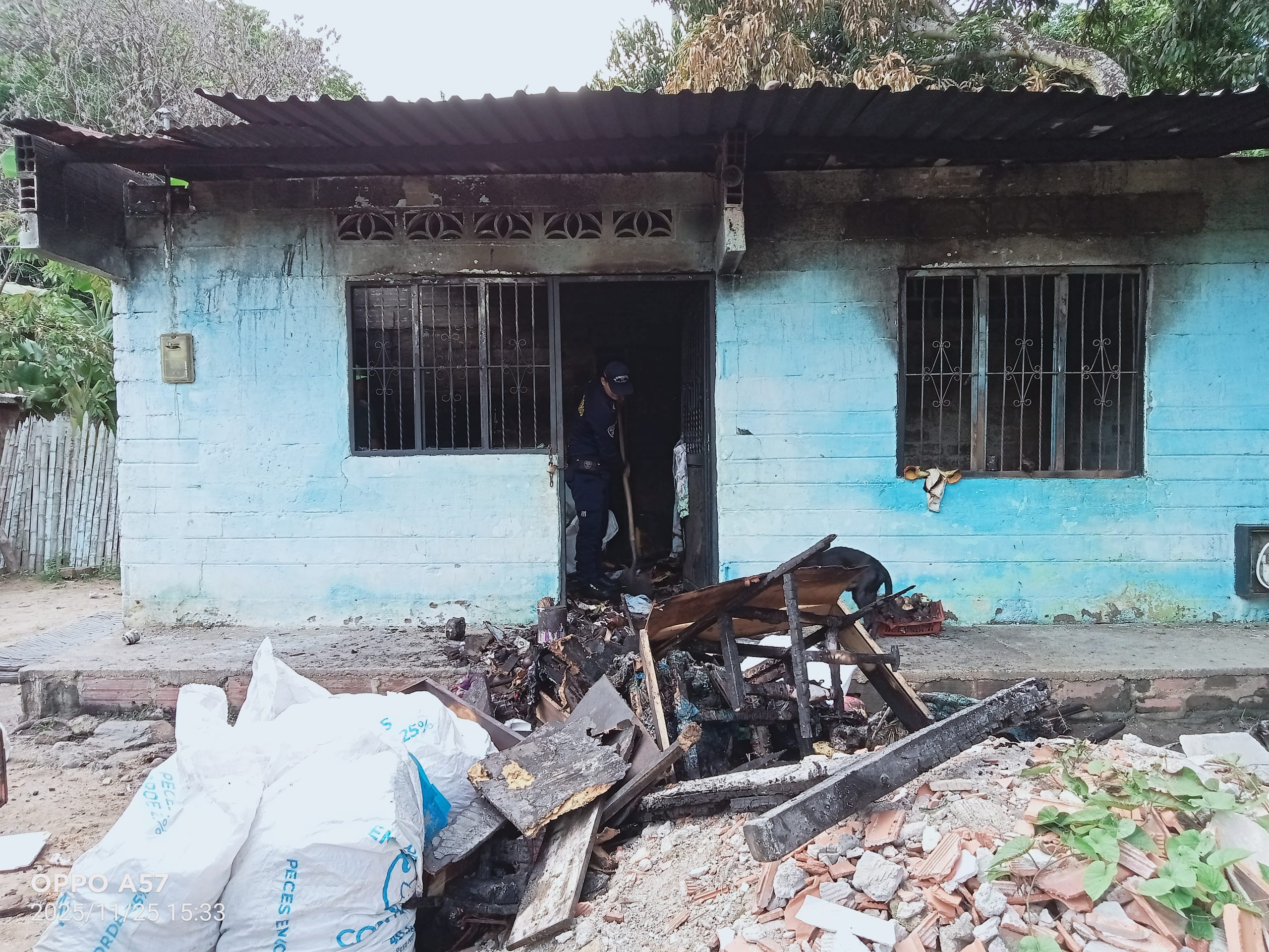 Casa de familia enel barrio  Chircal se incendia en la tarde de este jueves