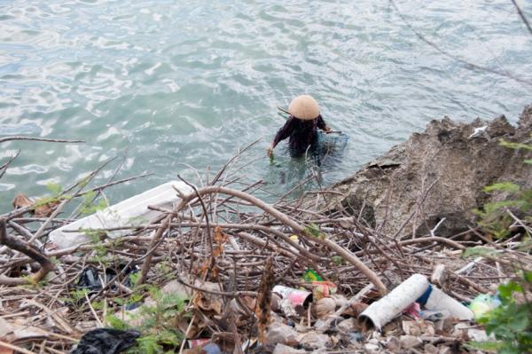 Colchones, llantas y escombros fueron encontrados en quebrada de El Espinal